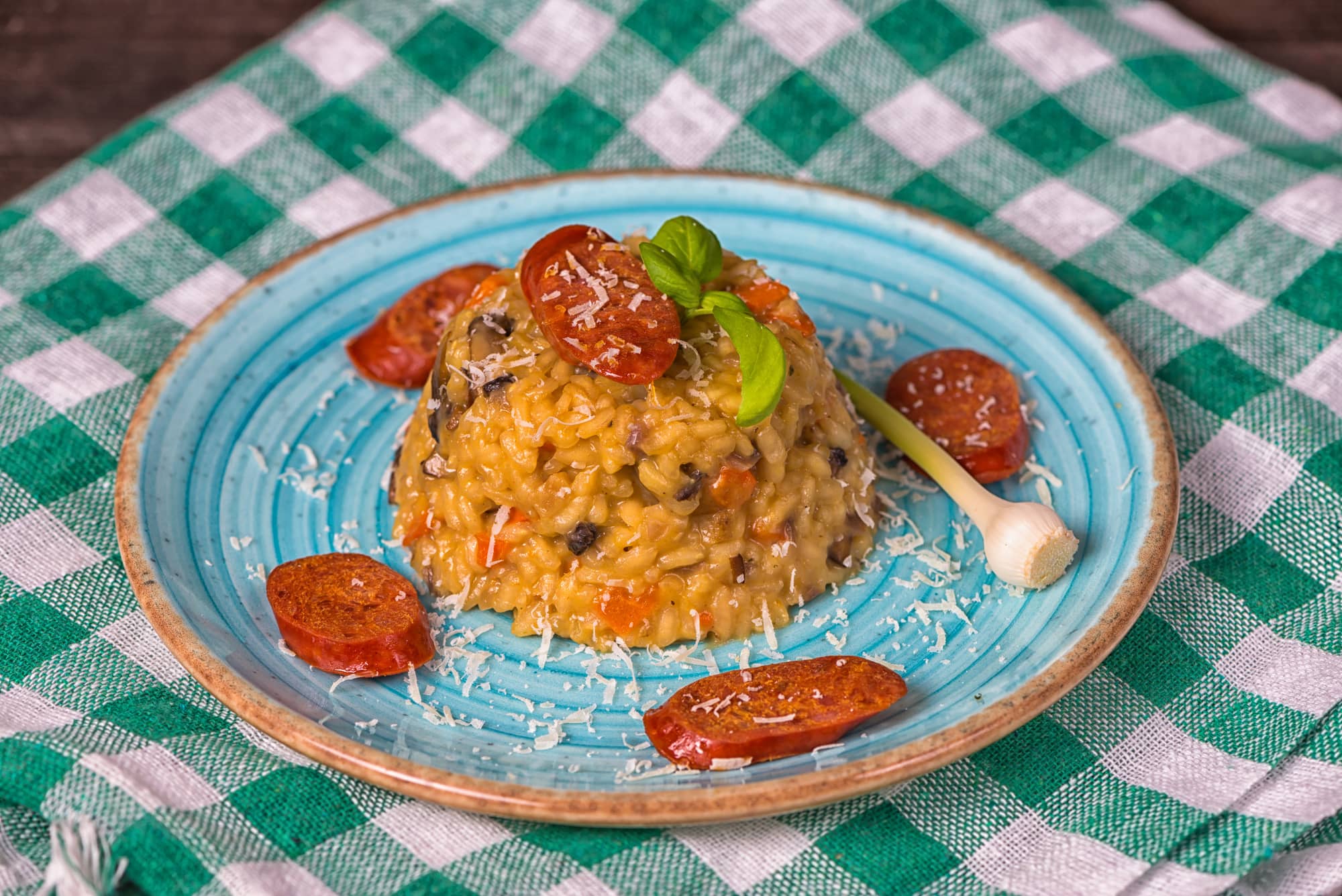 Arroz integral salteado con vegetales al parmesano.